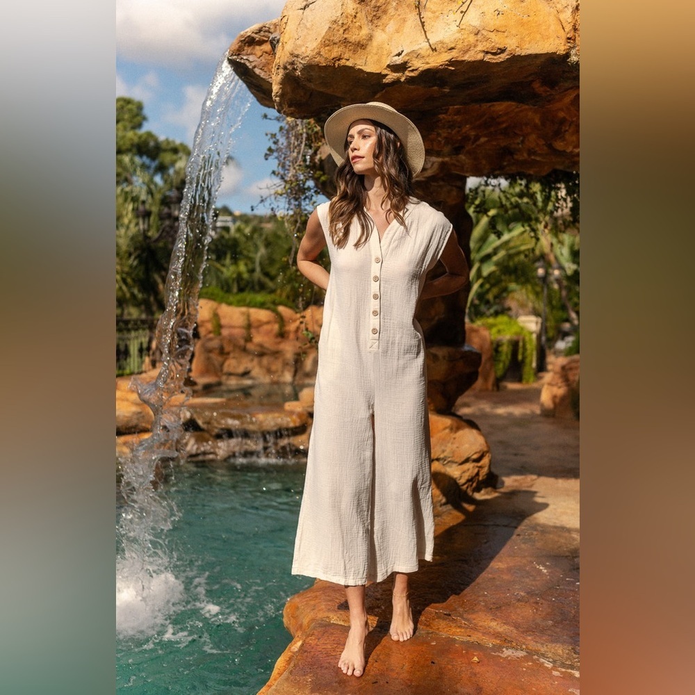 NWOT COMFY OVERSIZED CASUAL CREAM/OATMEAL JUMPSUIT WITH BUTTONS - Picture 2 of 9